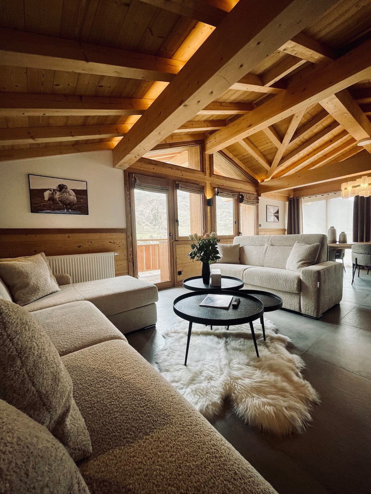 Le salon sous les poutres