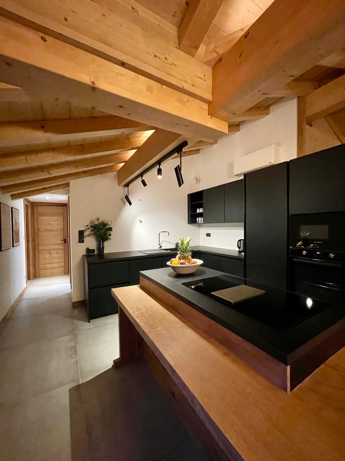 La cuisine ouverte et équipée