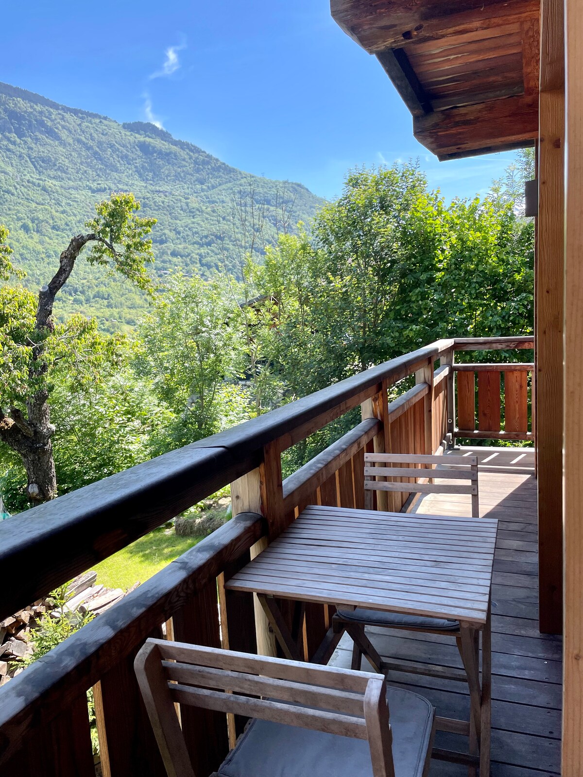 Le balcon et sa vue montagne